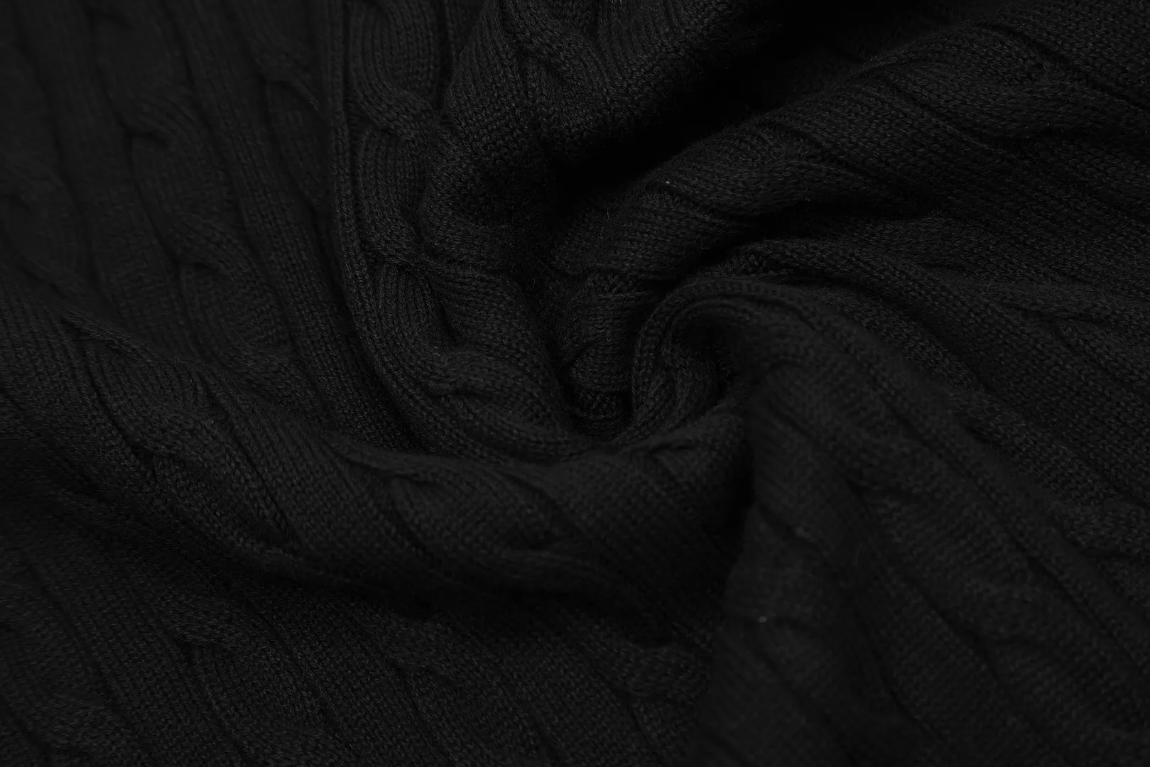 🅿️176 "Top quality" Style number: DS022# (not off the shelves all year round) [Ralph Lauren POLO lapel solid color pony embroidered logo knitted short sleeves] ✅Ralph Lauren Ralph Lauren classic basic versatile all-season cardigan knitted short sleeves ✅Main supplier platform live broadcast Wholesale entities Replenish when out of stock Not off the shelves ✅ZP quality 1:1 version Scan the code to enter the GF website Counter quality ✅Details and quality are the only one in Guangzhou. Imported quality cotton yarn focuses on high-end and cost-effective. Needless to say good quality. ✅The version is restored to the original order. The maximum size can be worn up to 160 pounds. Loose, comfortable and stress-free.